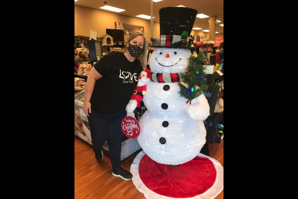 Pet Valu in Bradford is hosting its 9th annual (Pet) Photos with Santa on Sunday Nov. 28th from 10am-3pm. And stop by the store for a selfie with their snowman too!  (Pictured: Jennifer Pegg, employee at Pet Valu and former President of the Bradford Lion's Club).