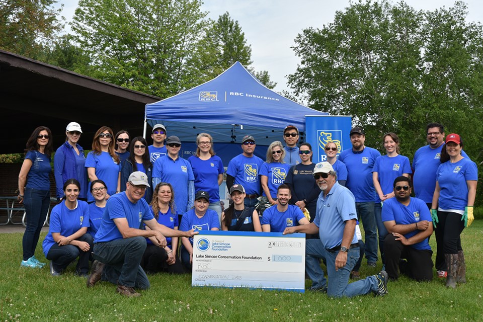 Team RBC rolls up its sleeves at Scanlon - Bradford News