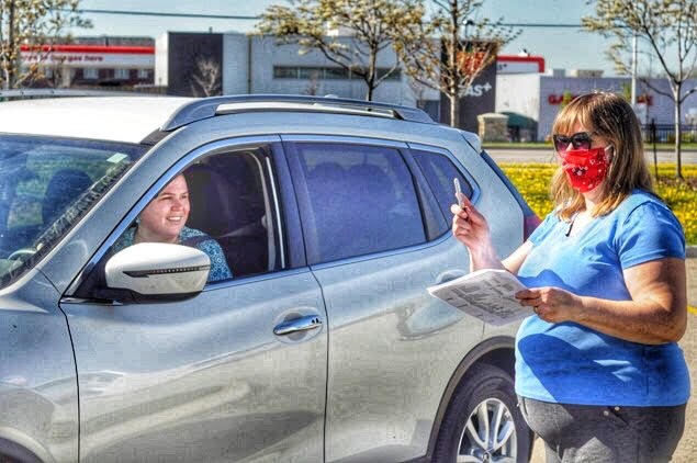 April checks in with Laura Vree (President of Farmer’s Market) before being directed to the next station for pick up. Jackie Kozak for BradfordToday