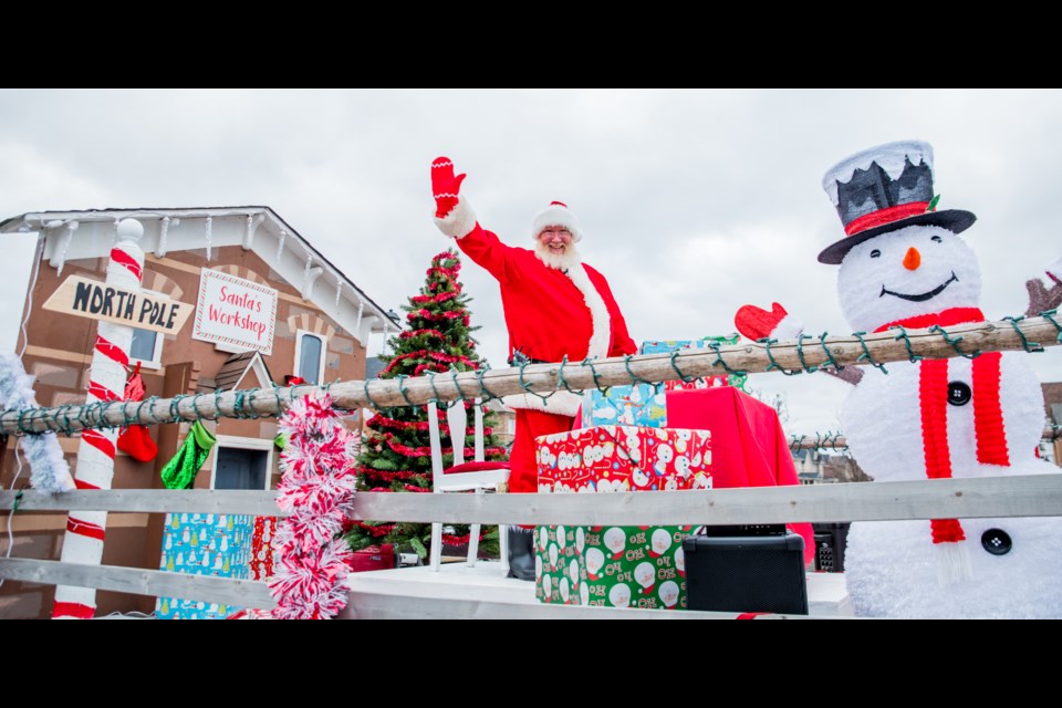 Here comes Santa Claus, community volunteer Gavin Maclean. Paul Novosad for Bradford Today.