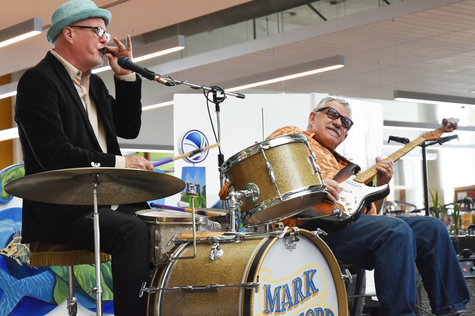 Fat harmonica of Mark “Bird” Stafford, and guitar picking by Joe Murphy, at the BWG Public Library. Miriam King/Bradford Today