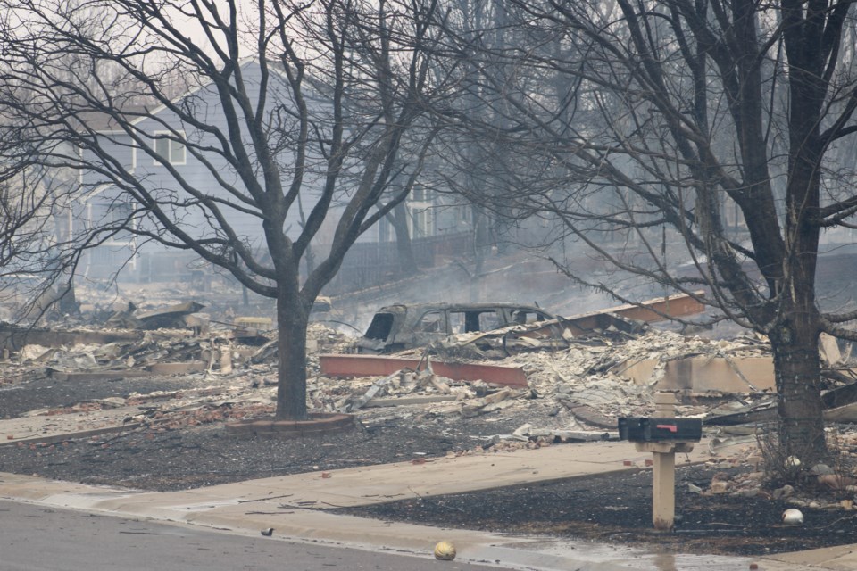 neighborhood near corner of Indiana St and Colton Rd (22)