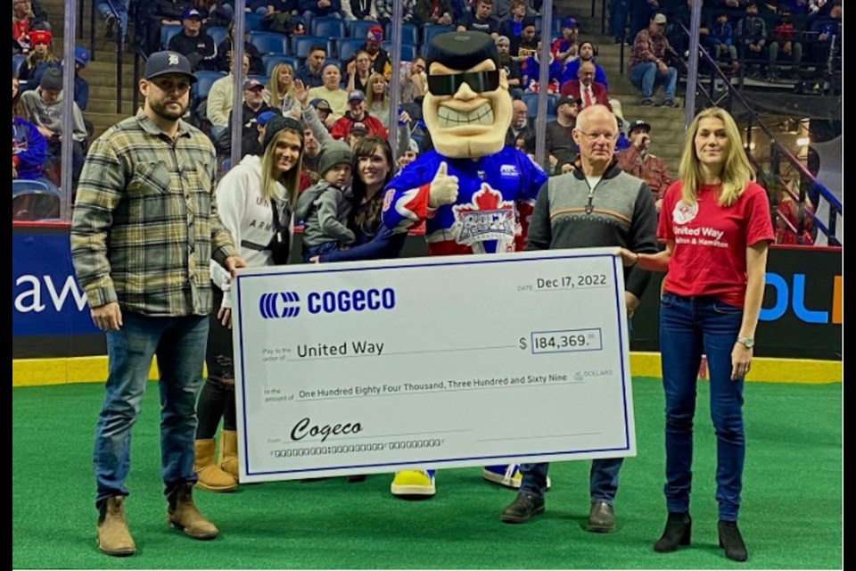 Michael, Lianna, Julian, and Daniela Galllo (In honour of the late Christopher Gallo, Cogeco’s United Way Campaign Chair)                   join Matt Wickham (Cogeco) to present a cheque for $184,369 to Danielle Charron of United Way Halton & Hamilton.