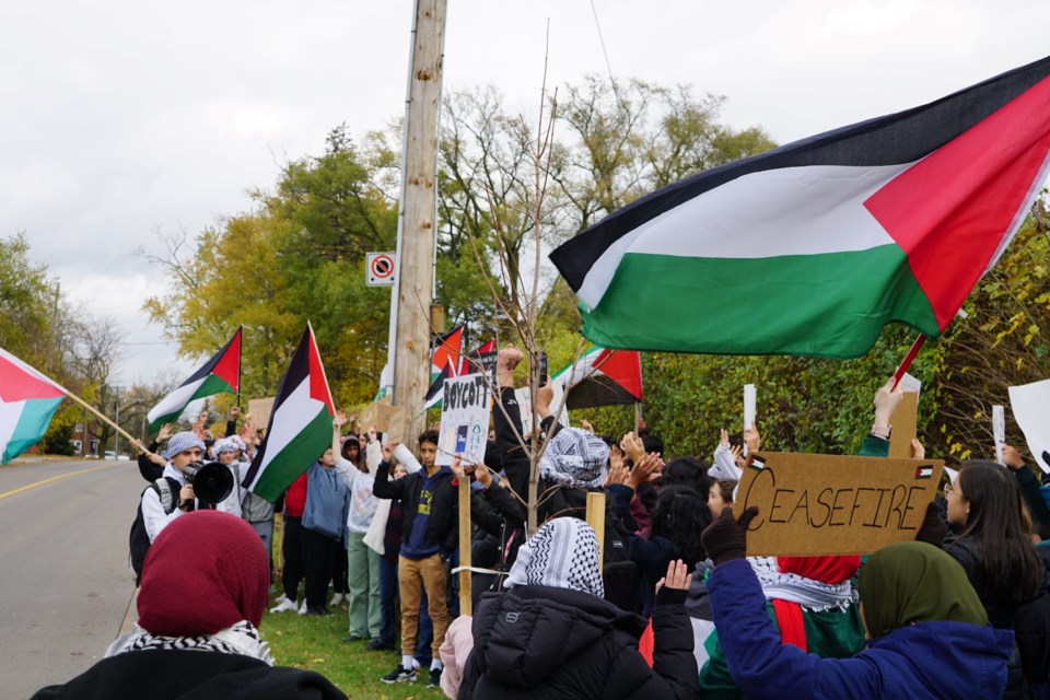 Aldershot students walk out in support of Palestine - Burlington News