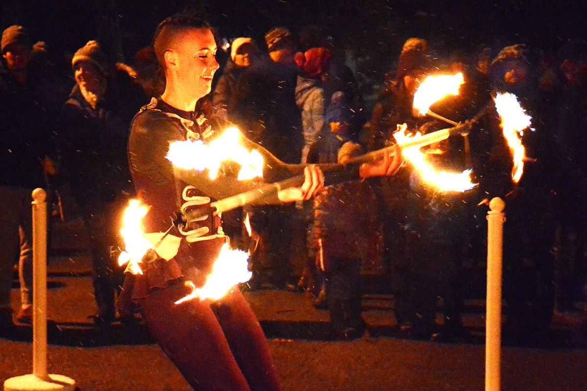 GALLERY Aldershot warms up the night with tree lighting Burlington News