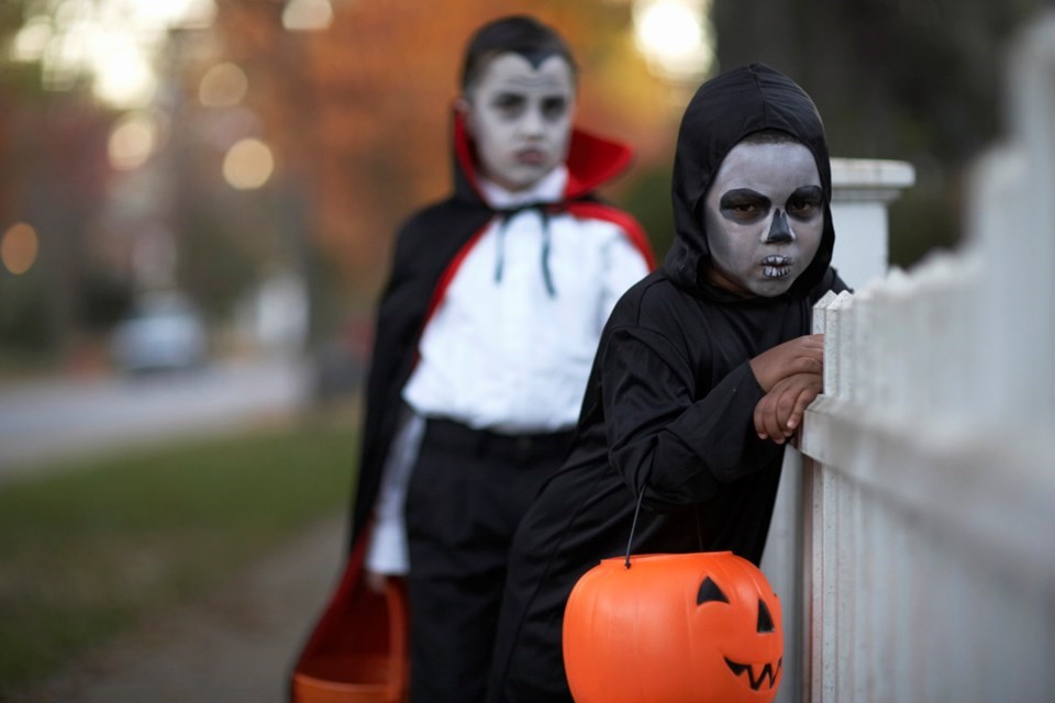 halloween-trick-or-treaters