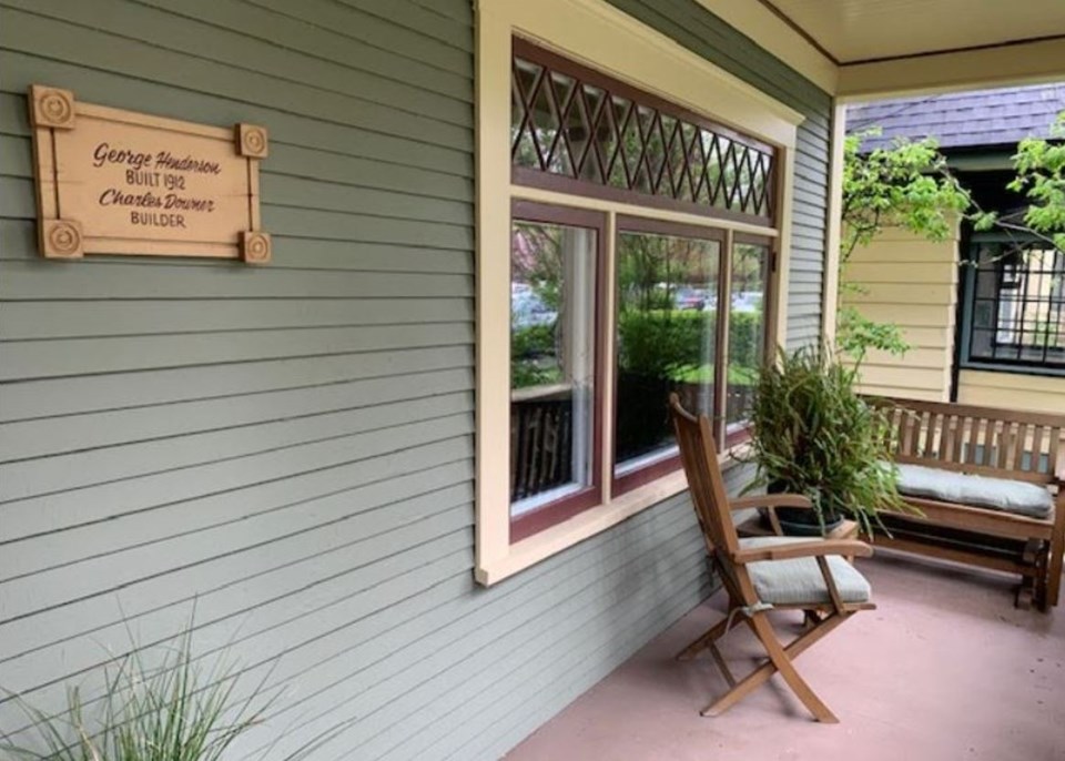 heritage-house-porch