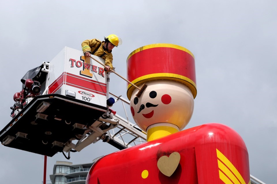 The World's Largest Tin Soldier gets a cleaning from local firefighters in 2014.