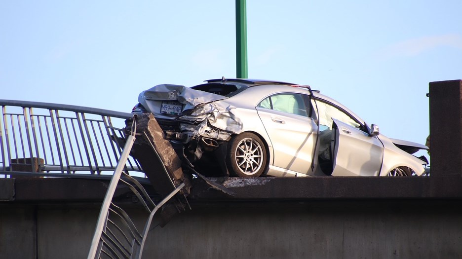 (Video) Wild Burnaby Crash Closes Highway 1 Off-ramp On Vancouver ...