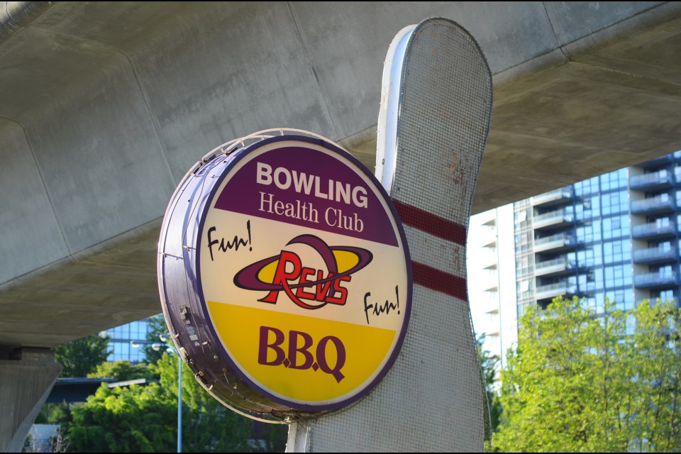 Illegal poker at Burnaby bowling alley nets probation - Burnaby Now