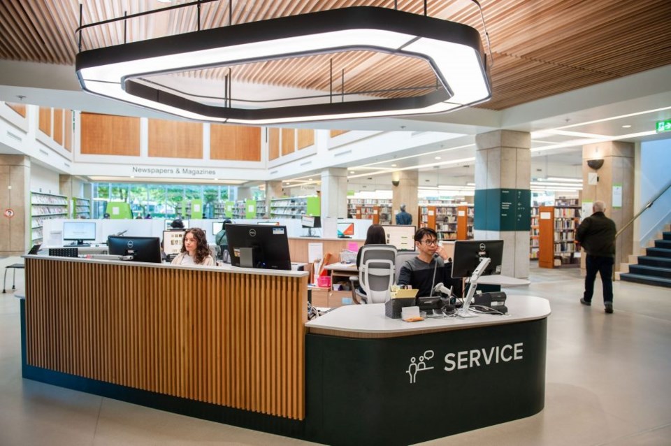 burnaby-public-library-metrotown-first-floor-service-desk