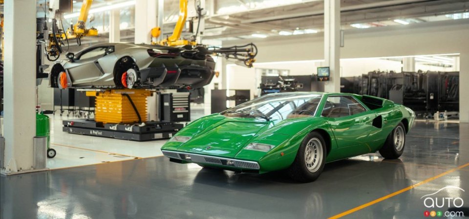 lamborghini-countach-50-years-002afr