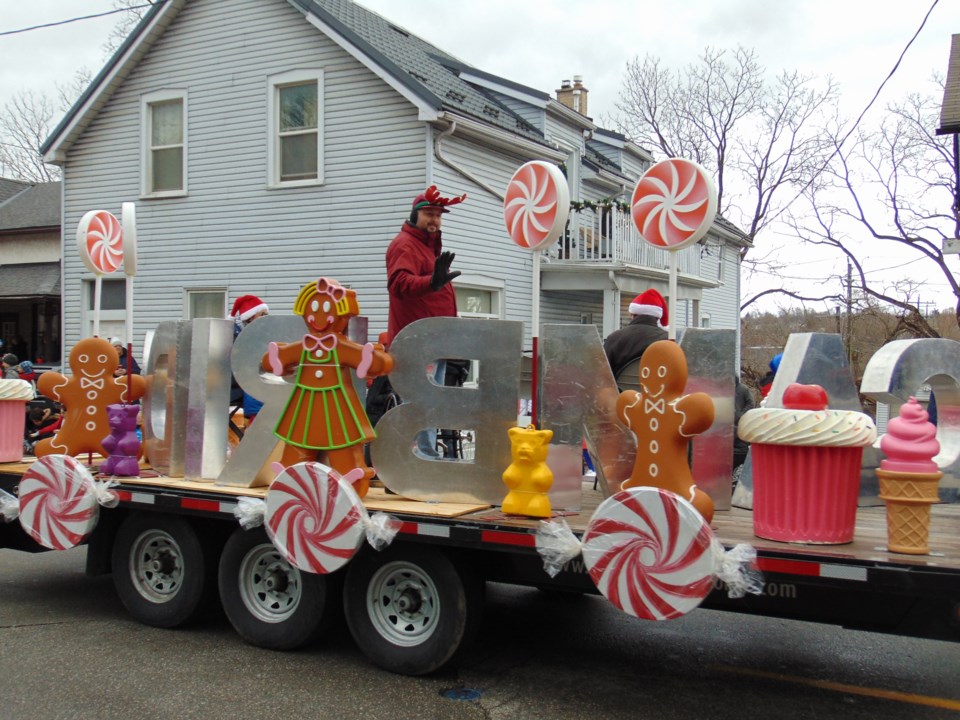 2022-1204-hespeer-santa-clau-parade-bl-3