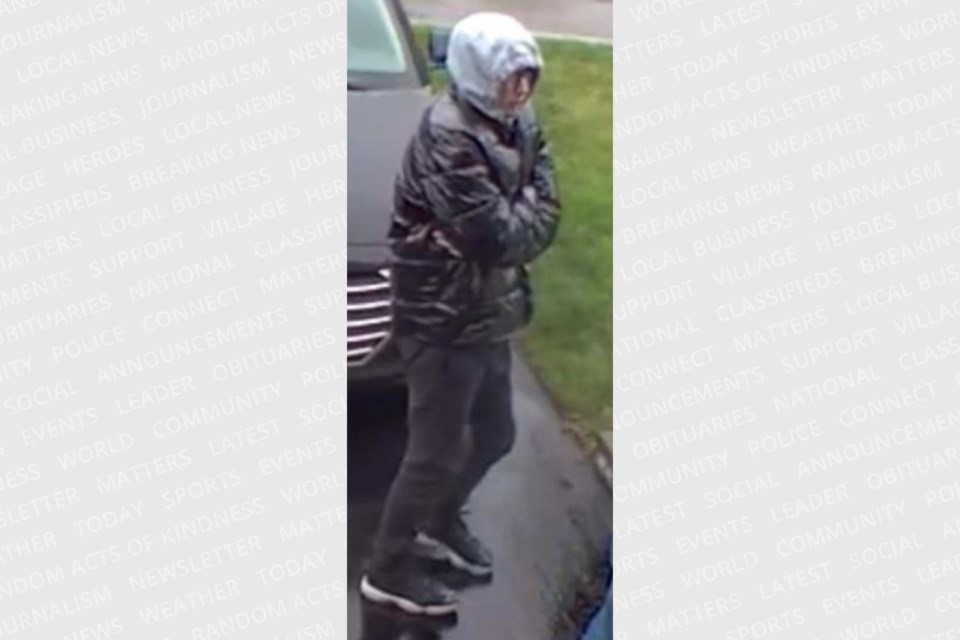 Waterloo Regional Police are looking to speak to a pair of individuals following a robbery.