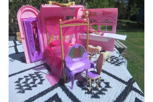 Barbie Princes Charm School Royal Bed Bath Playset Sault Ste. Marie News