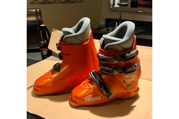 Tecnica Kids Downhill Ski Boots Sault Ste Marie News