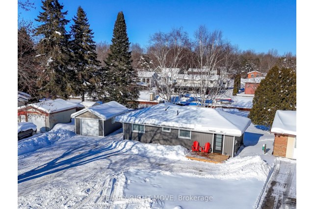 2624 Westshore Cres