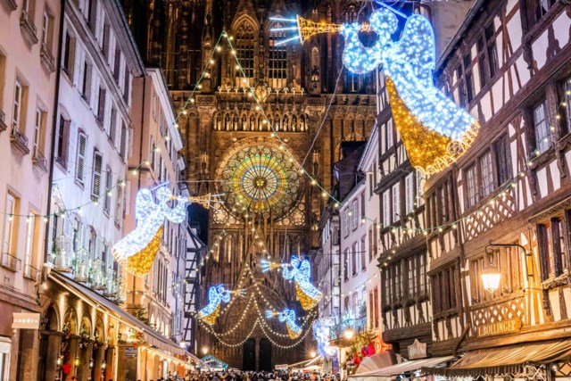 223012607-strasbourg-capital-of-christmas-1