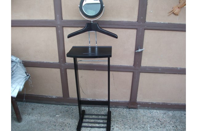 Valet stand