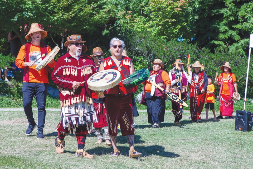 arts-culture-summer-music-series-squamish-canoe-family