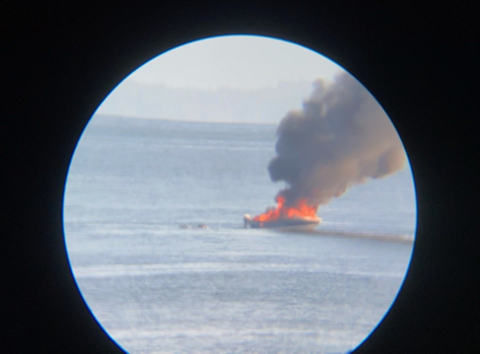 Sechelt boat fire