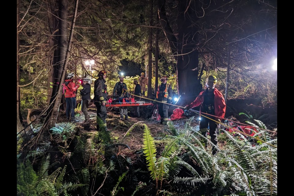 Sunshine Coast SAR alongside Roberts Creek Volunteer Fire Department beginning to operate the rope system, lowering down the stretcher. 