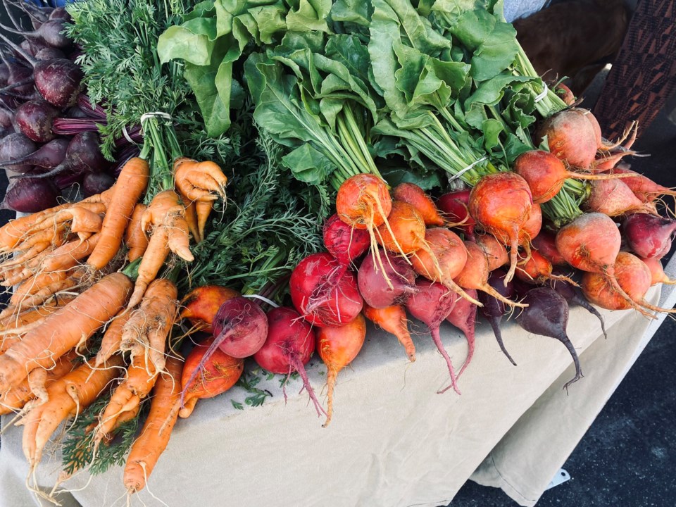 farmers-market-veggies