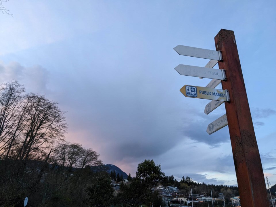 sign-marking-way-to-gibsons-public-market