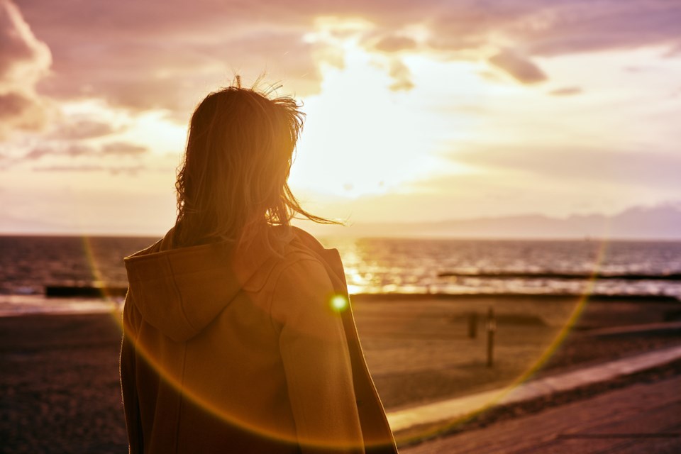 person-on-the-beach-from-behind