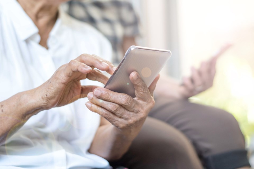 senior-older-adults-using-their-cell-phones