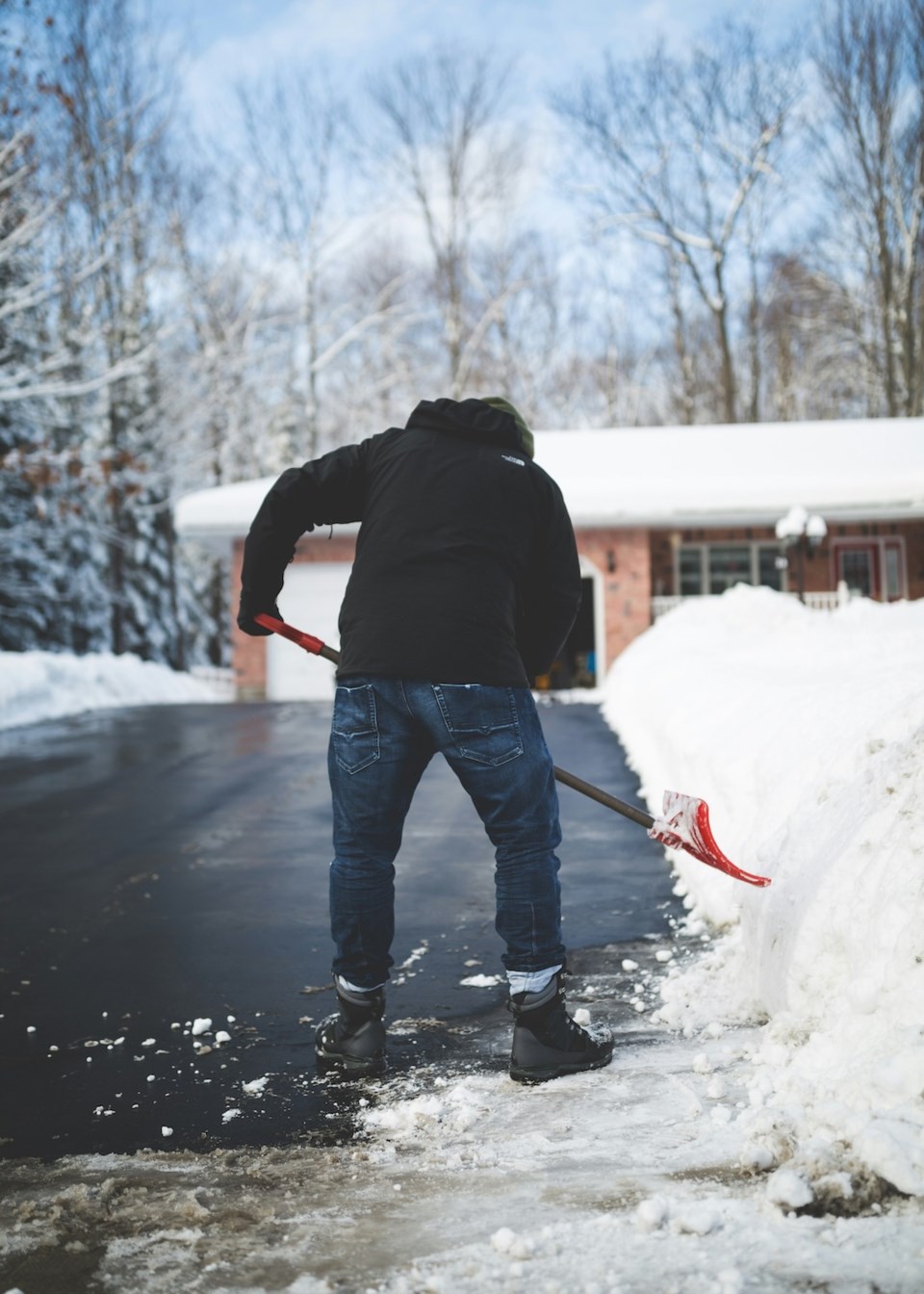 shovelling-snow-road