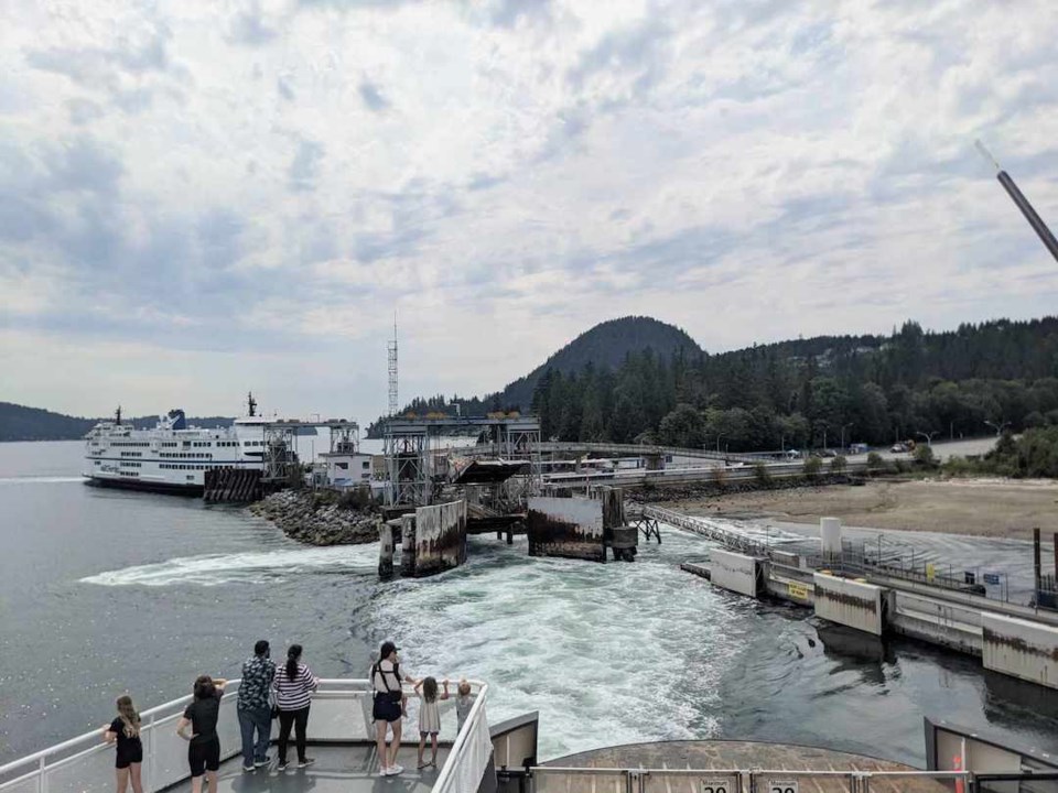 queen-of-coquitlam-ferry-leaves-langdale