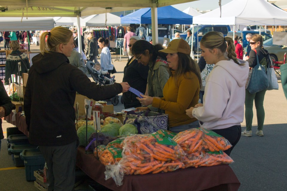 Cochranites gathered to shop at the final 2022 Cochrane Farmers Market on Oct.1.