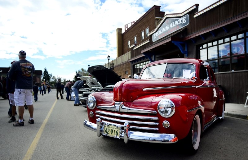 Classic cars invade Cochrane - Cochrane News