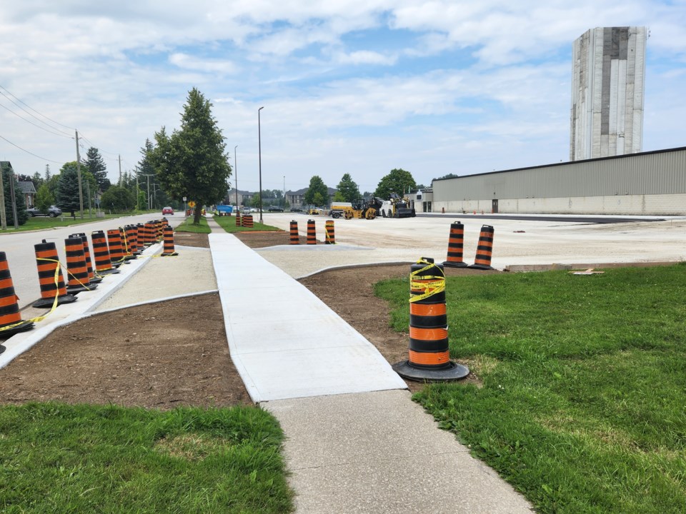 beaver-valley-community-centre-paving