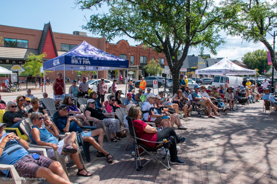 The crowd enjoying lunch and a live concert. 