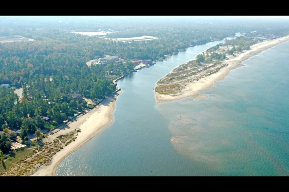 The mouth of the Nottawasaga River was part of the site of the Battle of Blue Mountains between the Naishinaabe and the Haudenosaunee warriors in 1696, 