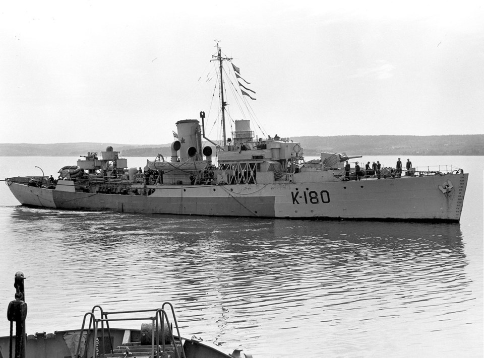 hmcs-collingwood-2