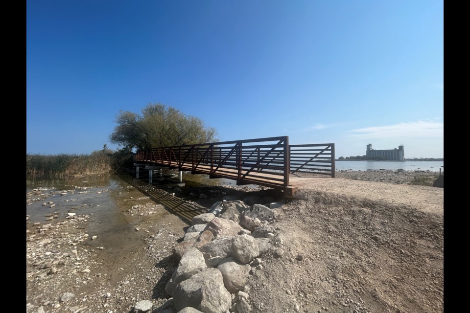 The new pedestrian bridge connecting White's Bay Trail to Hen and Chickens Island. 