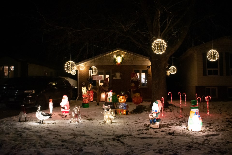 Floating globes add a lot to this display on Peel Street (another Christmassy neighbourhood). 