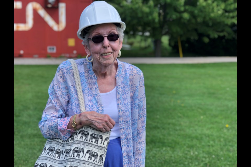 Sharyn McNabb worked in payroll and benefits at Collingwood Shipyards from 1961 until Febrary 1987, staying a few months after the shipyard closed to close the books. 