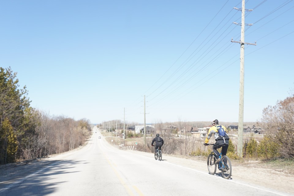 2020_08_21 Cyclist along Grey Road 19_JG