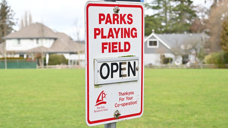 delta-sports-field-sign