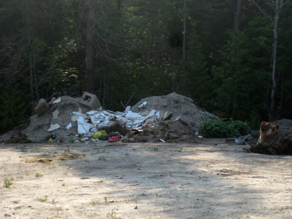 2018-08-17 Slipper Lake Road dumping KS