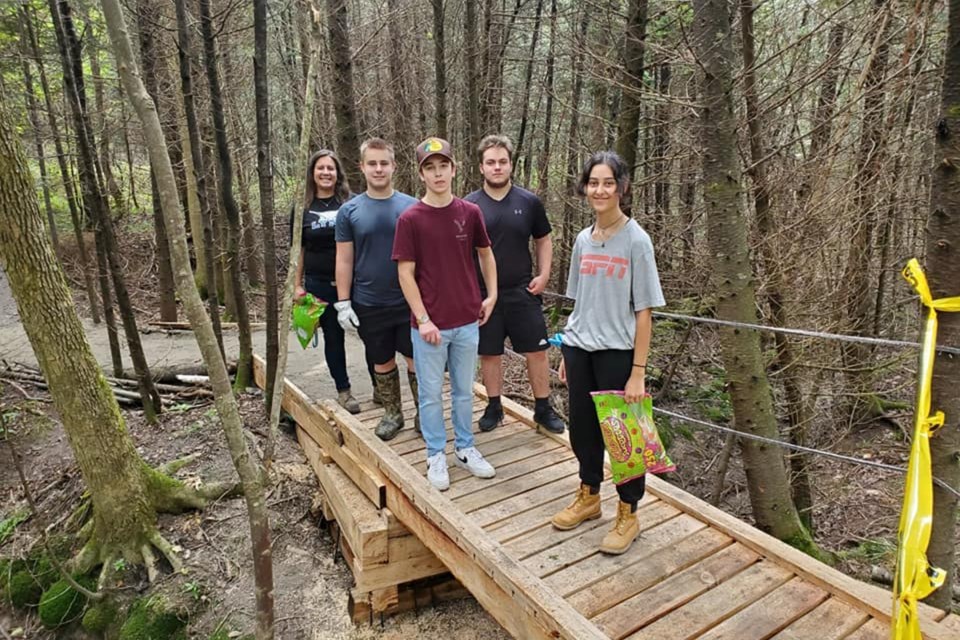 La Renaissance students students give back to community by beautifying Black Creek trail.