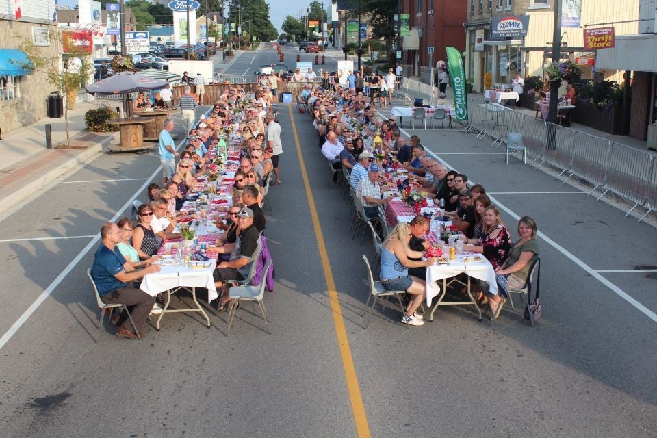 20230726dinner-street-harriston