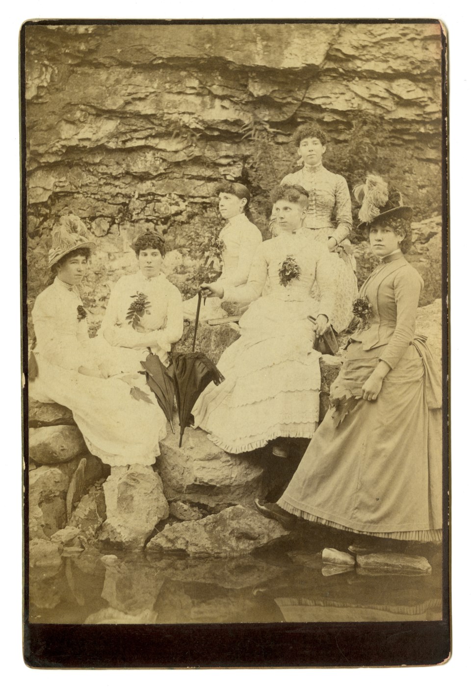 figure-611-women-at-elora-gorge