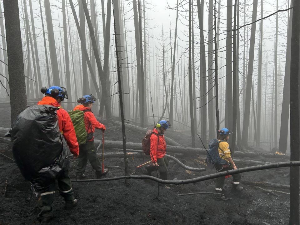 jasper-fire-crew-in-the-maligne-valley-parks-canada-web-photo