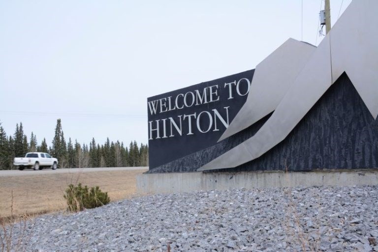 Hinton-Welcome-Sign-768&#215;512