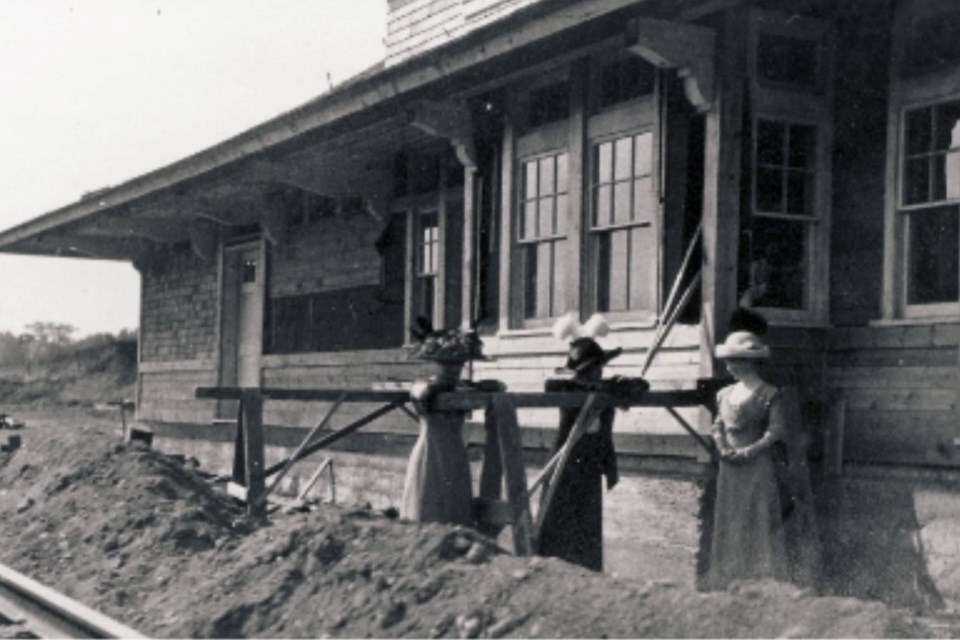 2024-09-10-then-and-now-flam-stn-c-1912-flam-arch